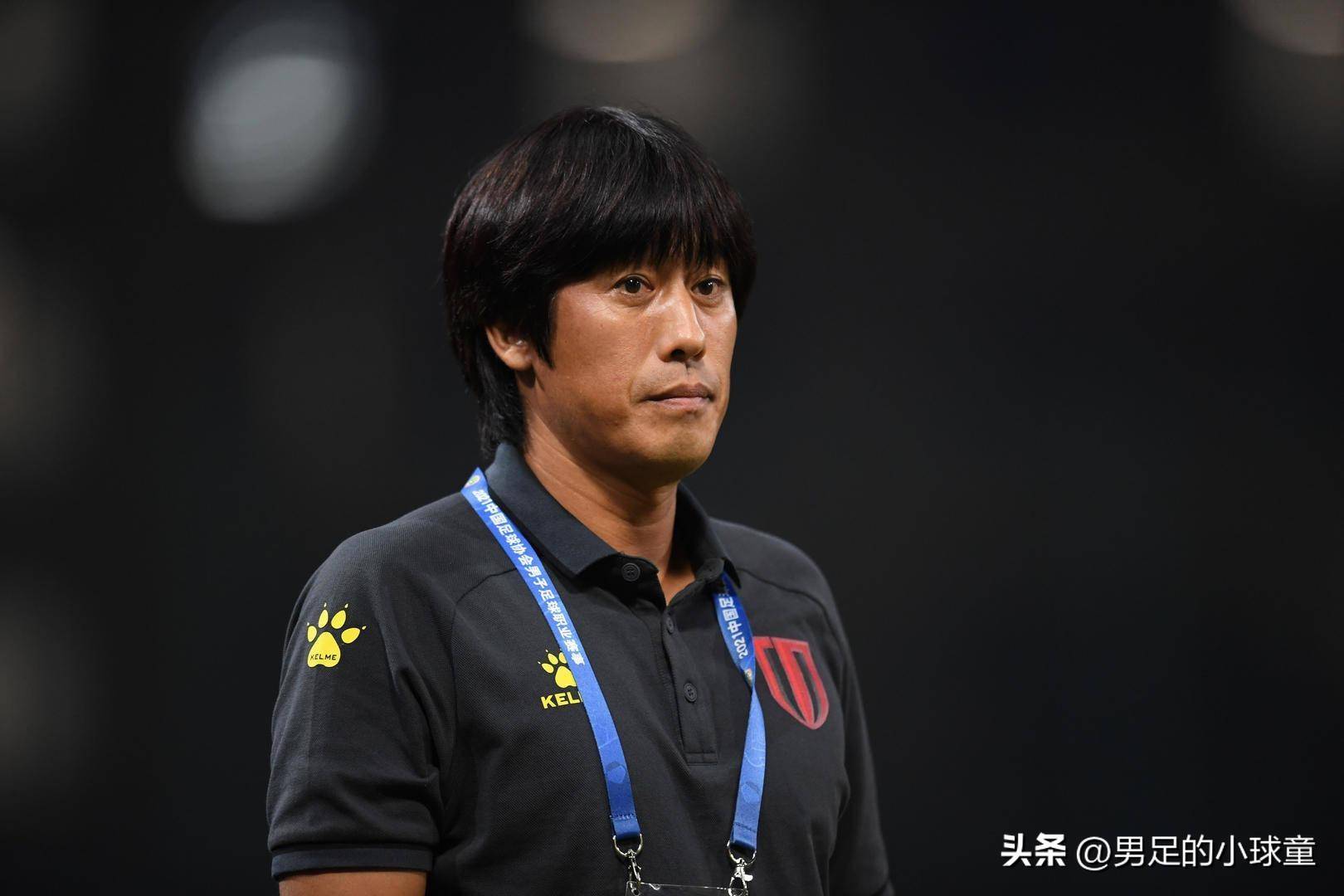 今晚体能课后，辽宁本钢主帅复盘备战中超，赛场秩序良好，赛季目标并未改变