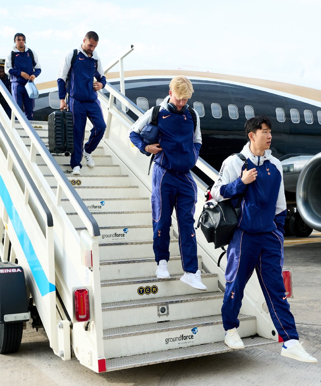 毕尔巴鄂竞技发布备战花絮，清晨造点机会，西甲任务艰巨，阵容厚度经受考验