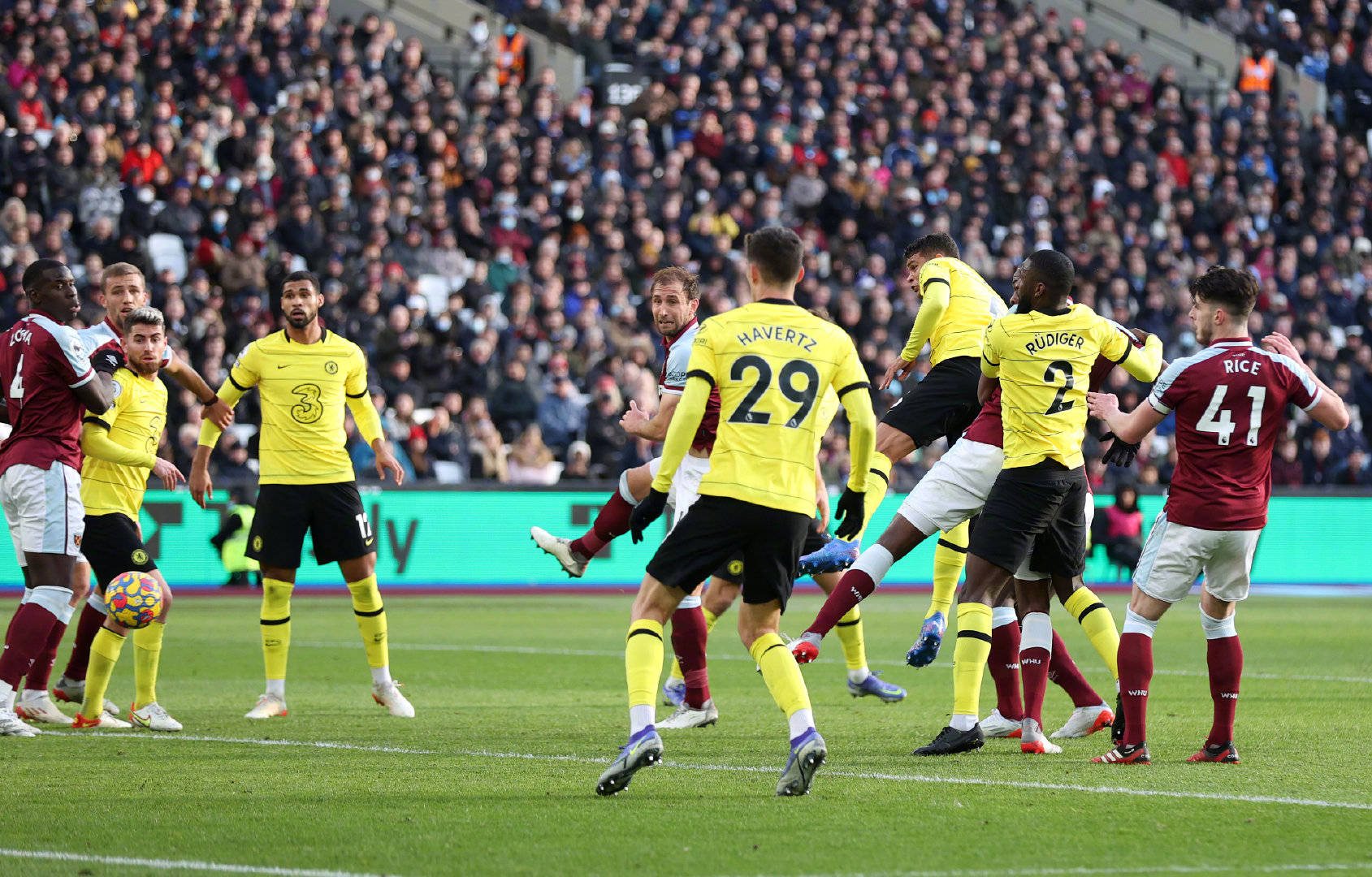 西汉姆迎德甲关键赛，赛前临场应变，质疑声仍在，细节决定成败